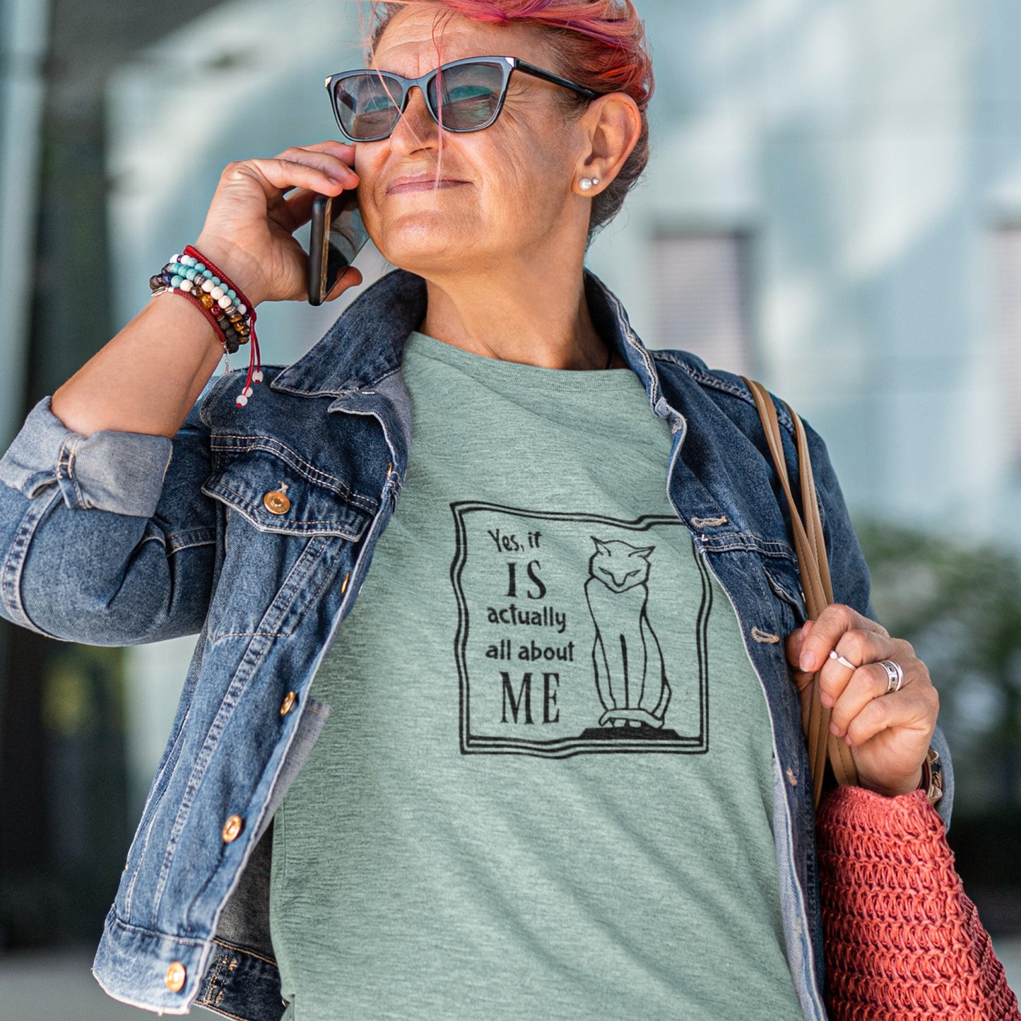 Yes it IS actually all about ME - Unisex t-shirt with stern-looking cat 